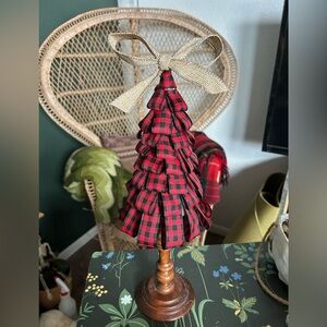 Red ribbon Christmas tree